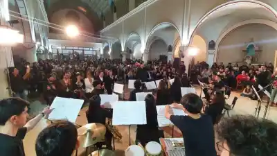 Roca se prepara para una noche de música en un escenario inesperado: entrada libre y un pedido especial