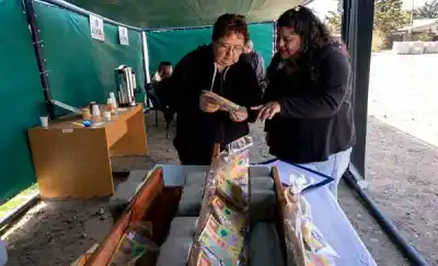 Rawson: la tercera entrega de semillas que ya tiene a los vecinos revolviendo la tierra