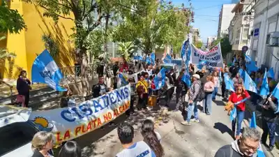 Docentes marcharon al IOSEP y algo cambió: los recibieron