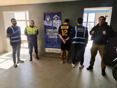 Lo buscaban por tirotear a un repartidor y apareció escondido en una casa de Tucumán