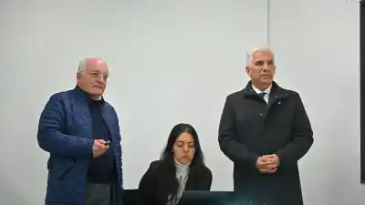 Poggi recorrió una planta y presentó a su dueño: lo que no dijeron del empresario condenado en Chile