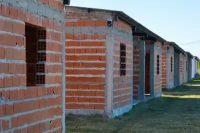Corrientes giró más de $3.000 millones para viviendas: qué pasó después en el barrio donde vecinos tomaron lotes