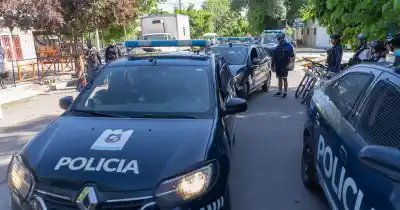 Patrullajes en tres departamentos: lo que encontraron adentro de un auto y el detalle que complicó a dos motociclistas
