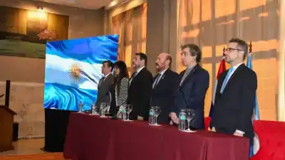 Insfrán cruzó la frontera y se sentó a negociar algo clave para Formosa
