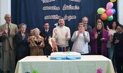 Una escuela del Valle cumplió 139 años y el intendente no pudo contener la emoción al ver una foto