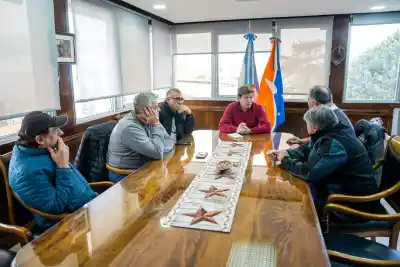 Los taxistas de Ushuaia llegaron con un pedido urgente a la Gobernación: qué les respondió Melella