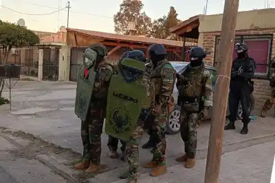 Tres allanamientos en Centenario: lo que apareció adentro de las casas dejó a todos en silencio