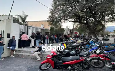 Más de 200 personas hicieron fila por un aviso de trabajo en un autoservice de Catamarca