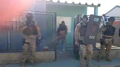 Buscaban cobre robado, pero adentro de las casas encontraron algo que nadie esperaba