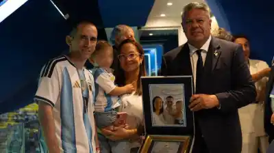 Un homenaje que emocionó a La Bombonera: el gesto de la AFA con un gendarme en el entretiempo