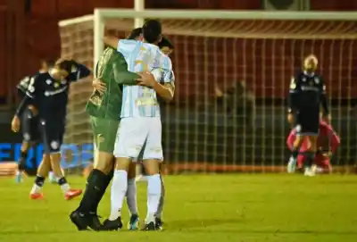 El arquero que atajó tres penales y metió a Atlético en semis: la noche que Independiente Rivadavia no puede creer