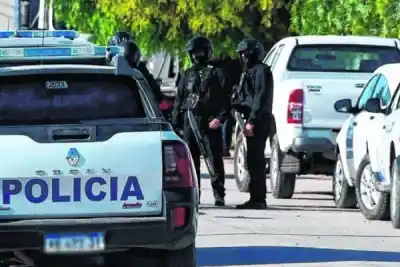 Lo vieron merodeando una camioneta en la zona sur y no pudo llegar lejos