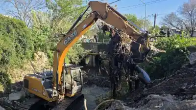Paraná limpió el arroyo Colorado: lo que encontraron adentro complica a los vecinos