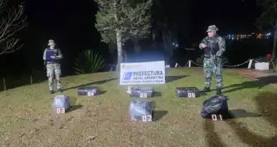Navegaban desde Paraguay con la carga, pero una cámara los delató antes de llegar a la costa