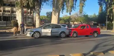 Tres vehículos chocaron en cadena frente al Parque de Mayo: el detalle que llamó la atención de los peritos