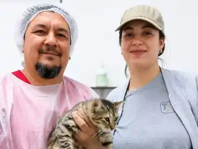 La rescató en la terminal y la llevó a castrar: lo que pasó después nadie lo esperaba