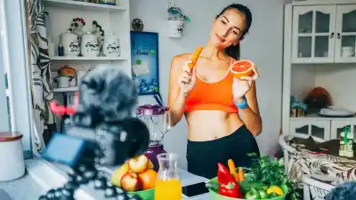 Ofrecen dietas y planes en Instagram y TikTok sin ser nutricionistas: el Colegio advierte cómo detectarlos