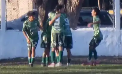 El "Defe" se destapó con una goleada y San Martín no suelta la punta del Clausura