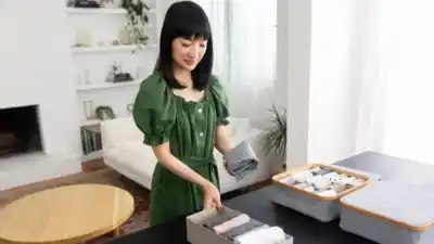 El truco de Marie Kondo para doblar la ropa que te hará tirar todas las perchas