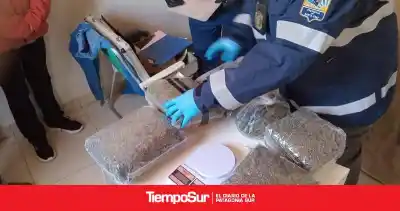 Allanaron tres casas por el robo de cobre en Koluel Kaike: lo que apareció adentro cambió la causa