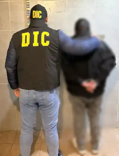 Le robaron $4 millones a una camioneta en un supermercado: lo que hicieron para abrirla y cómo lo atraparon
