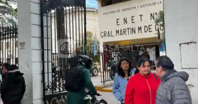 Pasaron la noche en la vereda por una vacante en la Técnica 3 y la fila terminó en escándalo
