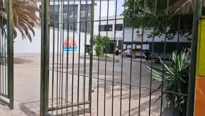 Cortaron las mangueras y dejaron todo bajo el agua: el nuevo golpe que paralizó a una escuela de Centenario