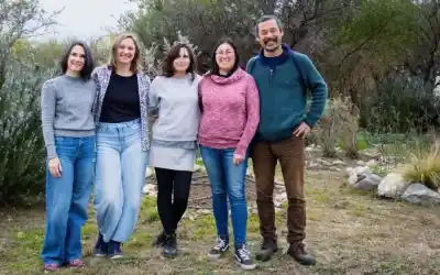 Plantan un jardín sin saber que secan los arroyos de Merlo: la advertencia de los investigadores