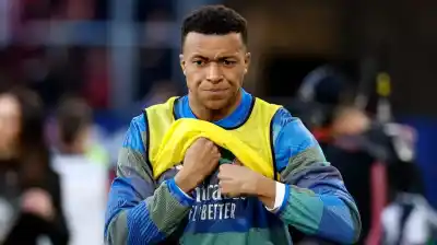 Mbappé se tapó la remera en pleno partido y ahora reveló el motivo que nadie esperaba