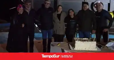Cuatro nadadores entraron al mar a medianoche en San Julián: quién los acompañó
