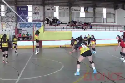 Los Juegos Deportivos de Paraná sumaron 20 equipos de vóley y una visita inesperada