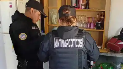 Allanaron tres casas en Centenario: lo que apareció adentro dejó a todos en silencio