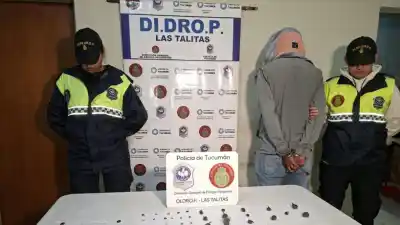 Lo interceptaron en la calle con una bolsa entre las prendas y no pudo llegar lejos