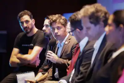 Kicillof lanza un duro mensaje desde Uruguay y apunta contra Milei: “No podemos ser tibios”