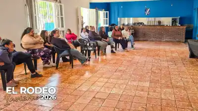 Criar con amor y límites: la charla que dejó a las familias de El Rodeo pensando en algo clave