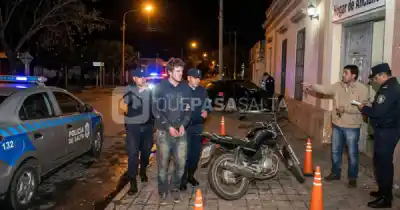 Lo esperaron frente al hogar de ancianos: forcejeó, se quedó con una llave y todo terminó mal para uno de los atacantes