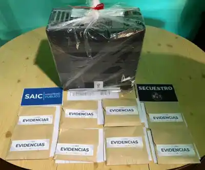 La Justicia allanó su casa por un dato que llegó desde el exterior: lo que apareció en las carpetas