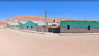 Enseña a 3.600 metros de altura y su día empieza mucho antes de entrar al aula