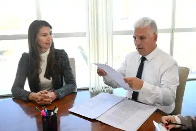 Poggi firmó un plan para las familias endeudadas: qué tendrán que hacer los bancos para acceder al beneficio