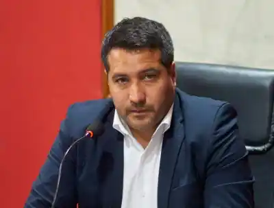 El Concejo de Valle Viejo quiere discutir salarios, pero Cisternas puso una condición que complica todo