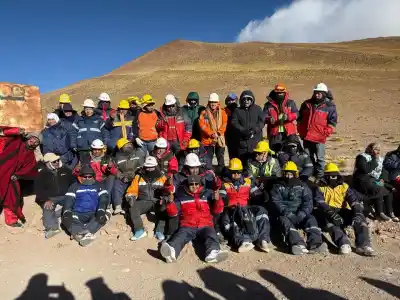 Recorrió la Puna junto a los mineros y reveló dónde está su verdadera oficina