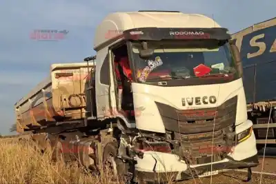 Se le rompió la camioneta en la ruta, la señalizó y un camión lo embistió: el dato que cambia todo