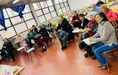 Roca: abren talleres gratis para adultos mayores, pero hay un requisito que muchos no saben