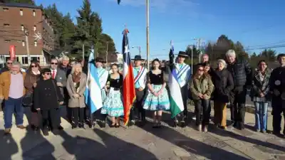 Bariloche se vistió de Chile: la ceremonia que reunió a funcionarios, vecinos y una tradición que no se apaga