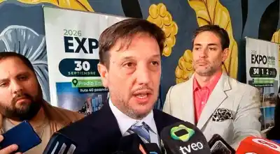 El ministro de Minería ya tiene la lapicera lista, pero la ley no arranca sin dos piezas clave