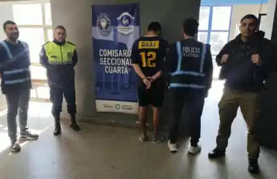 Se hacía pasar por nadie en su casa del Juan Pablo I, hasta que golpeó el "cartero"