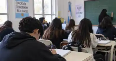 Santa Cruz prepara un plan de becas y Vidal ya adelantó cuándo habrá novedades