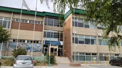 Más de 400 estudiantes invaden la universidad de Trelew y hay un detalle que pocos conocen