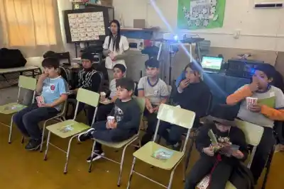 Un aula rural se convirtió en sala de cine: los sonidos que sorprendieron a todos