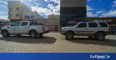 El vehículo oficial chocó en pleno centro: lo que pasó adentro de la camioneta del Consejo de Educación